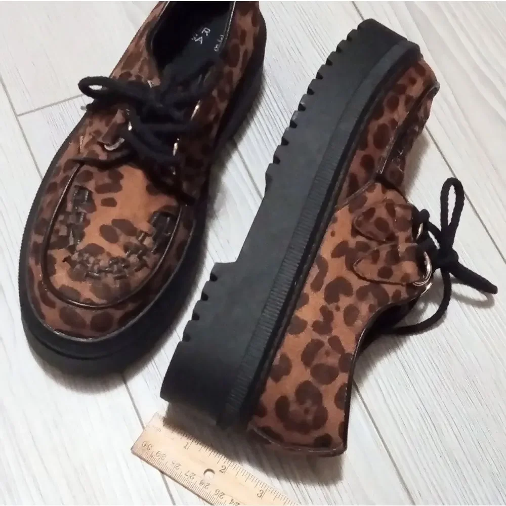 (67-4534) Rilista Women's Platform Sz 6